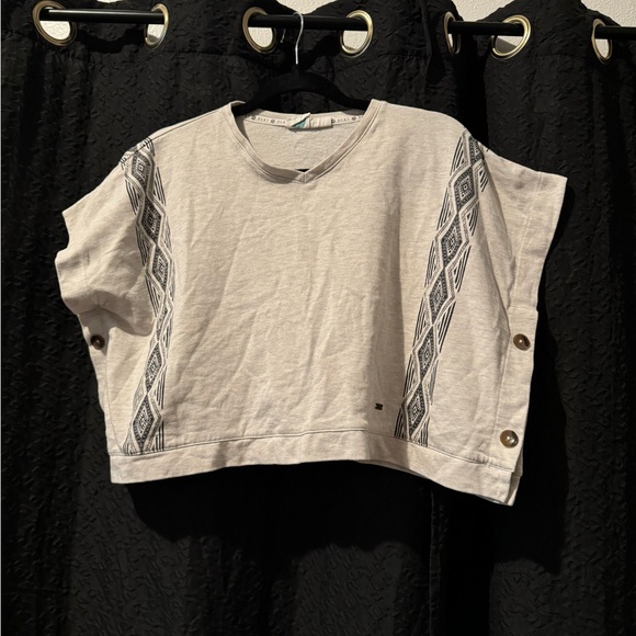 Roxy Top - Picture 4 of 10